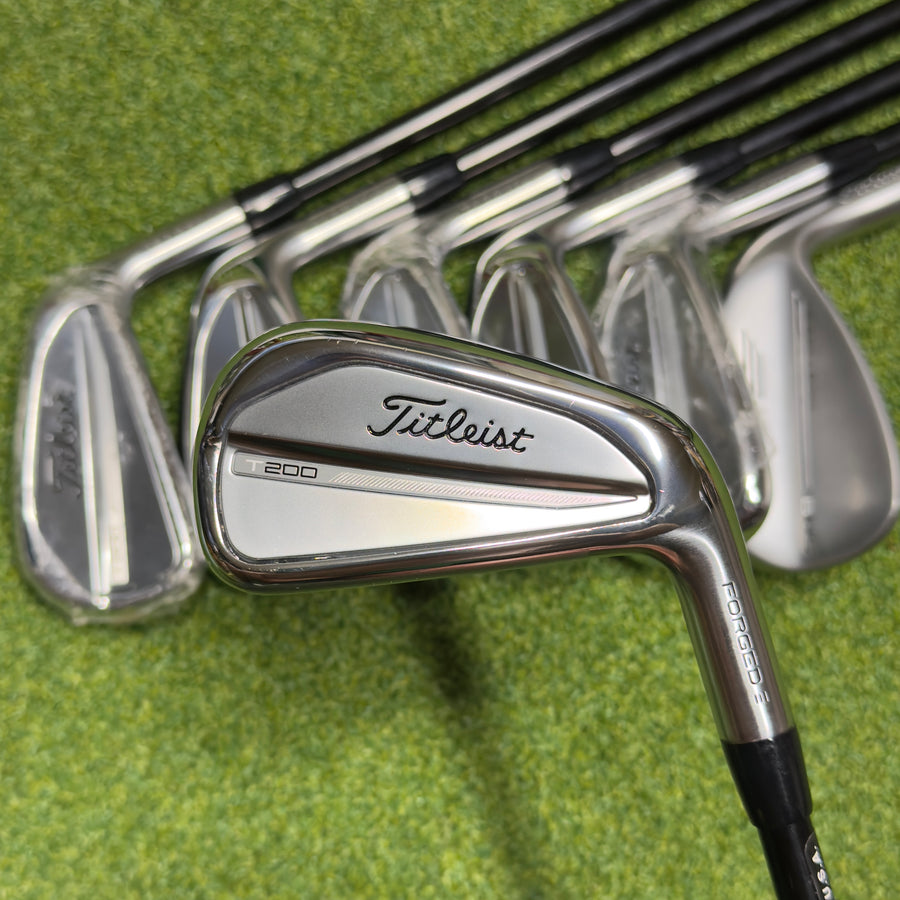 TITLEIST 2023 T200
5-PW/ AW/ 52° Right Handed Graphite Regular Flex