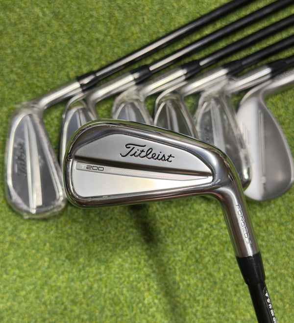 TITLEIST 2023 T200
5-PW/ AW/ 52° Right Handed Graphite Regular Flex